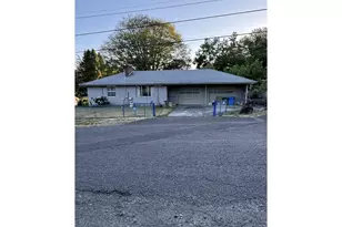 15205 SE Lee Ave, Milwaukie, OR 97267 - Photo 1