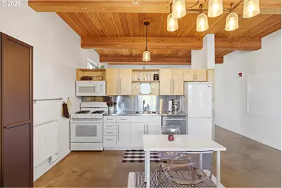 915 SE 35th Ave #205, Portland, OR 97214 - Photo 9