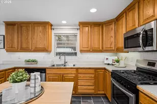 1076 Yew St, Junction City, OR 97448 - Photo 13