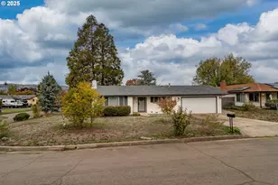 10 Carmel Ct, Roseburg, OR 97471 - Photo 3