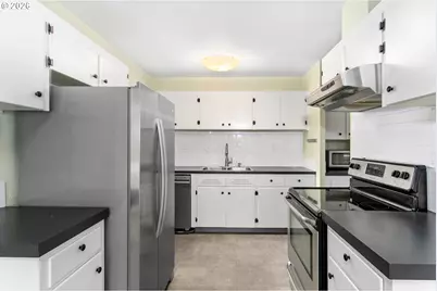 2811 N Arlington Pl, Portland, OR 97217 - Photo 13