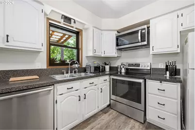 601 N 2nd St, Drain, OR 97435 - Photo 17
