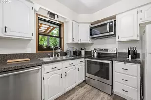 601 N 2nd St, Drain, OR 97435 - Photo 17