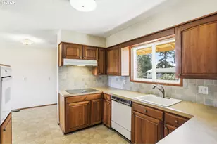 9925 SW Inez St, Portland, OR 97224 - Photo 13