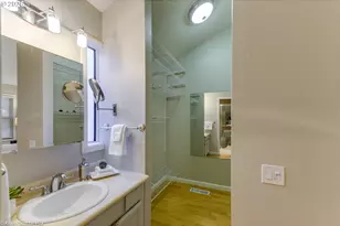 9814 SW Quail Post Rd, Portland, OR 97219 - Photo 25