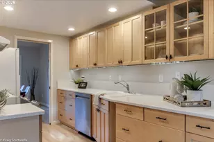 9814 SW Quail Post Rd, Portland, OR 97219 - Photo 13