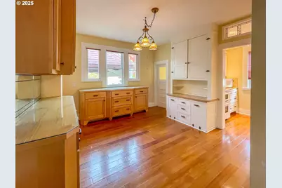 1118 SE Washington Ave, Roseburg, OR 97470 - Photo 11