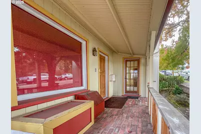 1118 SE Washington Ave, Roseburg, OR 97470 - Photo 3