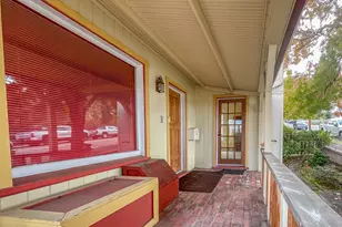 1118 SE Washington Ave, Roseburg, OR 97470 - Photo 3