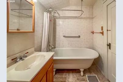 1118 SE Washington Ave, Roseburg, OR 97470 - Photo 19