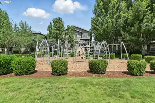 674 NE Newstead Ln, Hillsboro, OR 97006 - Photo 35