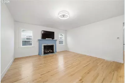 648 NE Stafford St, Portland, OR 97211 - Photo 9