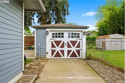648 NE Stafford St, Portland, OR 97211 - Photo 33