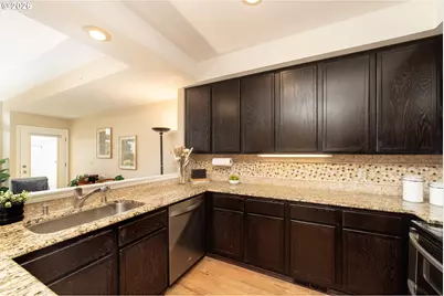 5028 SW View Point Ter, Portland, OR 97239 - Photo 9
