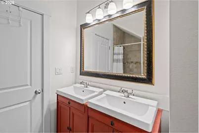 2165 NW Everett St, Portland, OR 97210 - Photo 21