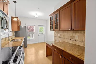 2165 NW Everett St, Portland, OR 97210 - Photo 13