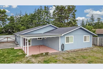 1142 9th St, Florence, OR 97439 - Photo 39