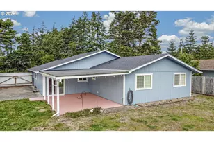 1142 9th St, Florence, OR 97439 - Photo 39