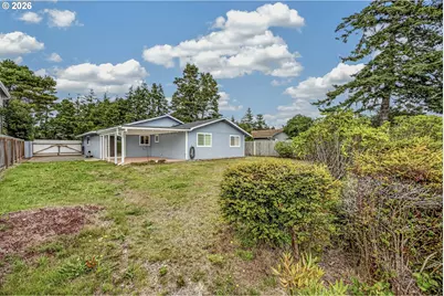 1142 9th St, Florence, OR 97439 - Photo 37