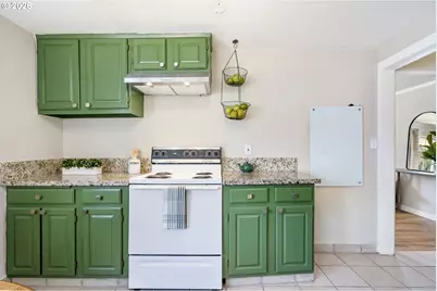 9221 SE Gladstone St, Portland, OR 97266 - Photo 9