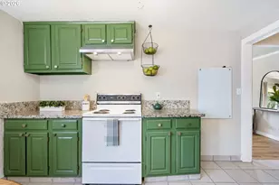 9221 SE Gladstone St, Portland, OR 97266 - Photo 9