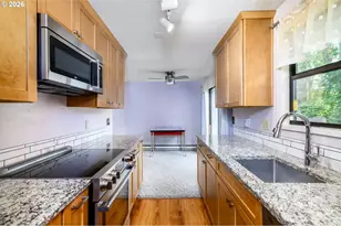 7925 SW Fanno Creek Dr, Tigard, OR 97224 - Photo 11
