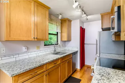 7925 SW Fanno Creek Dr #6, Tigard, OR 97224 - Photo 9