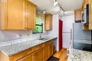 7925 SW Fanno Creek Dr, Tigard, OR 97224 - Photo 9