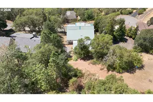 1380 SE Laurel Ct, Roseburg, OR 97470 - Photo 47