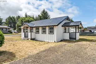 1184 2nd St, Florence, OR 97439 - Photo 5