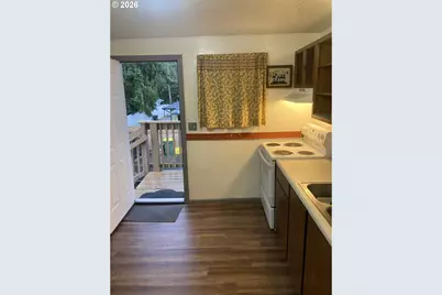 1260 10th St #6, Florence, OR 97439 - Photo 5