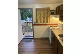 1260 10th St, Florence, OR 97439 - Photo 5