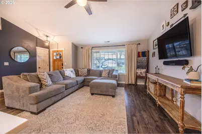 25217 Tyro Ave, Veneta, OR 97487 - Photo 13
