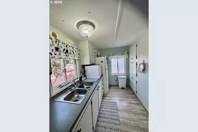 1225 W 10th Ave #26, Junction City, OR 97448 - Photo 7