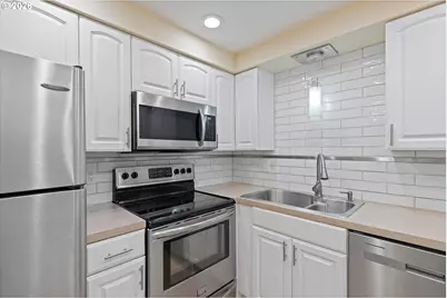 5561 SW Multnomah Blvd, Portland, OR 97219 - Photo 3