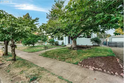 8907 SE Clay St, Portland, OR 97216 - Photo 33