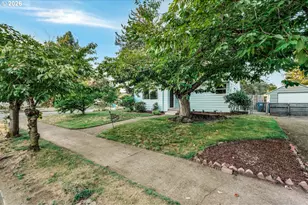 8907 SE Clay St, Portland, OR 97216 - Photo 33