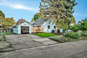 8907 SE Clay St, Portland, OR 97216 - Photo 35