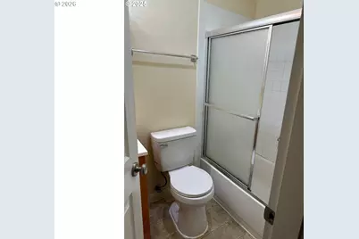 2046 W 14th Pl, Eugene, OR 97402 - Photo 9