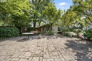 2046 W 14th Pl, Eugene, OR 97402 - Photo 21