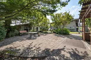 2046 W 14th Pl, Eugene, OR 97402 - Photo 23