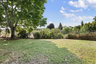 2046 W 14th Pl, Eugene, OR 97402 - Photo 25