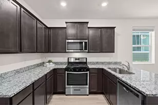 28 NE 134th Pl, Portland, OR 97230 - Photo 13