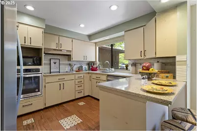 14729 NE Stanton Ct, Portland, OR 97230 - Photo 5