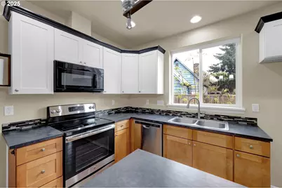 1725 Allea Dr, Eugene, OR 97404 - Photo 17