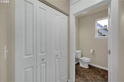 1725 Allea Dr, Eugene, OR 97404 - Photo 7