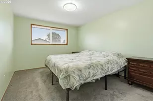 2049 W Hayes St, Woodburn, OR 97071 - Photo 15