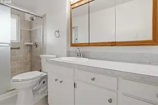 2049 W Hayes St, Woodburn, OR 97071 - Photo 17