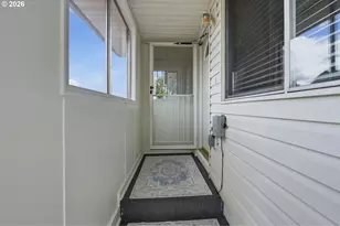 2049 W Hayes St, Woodburn, OR 97071 - Photo 5