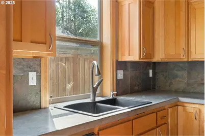 2721 La Darrah St, Eugene, OR 97404 - Photo 17